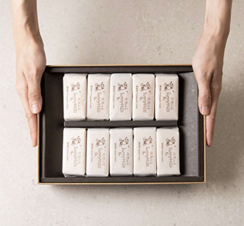 微熱山丘 Sunny Hills 鳳梨蘋果酥禮盒(10入) Pineapple Cake + Apple Cake Gift Box (10 pieces / box)